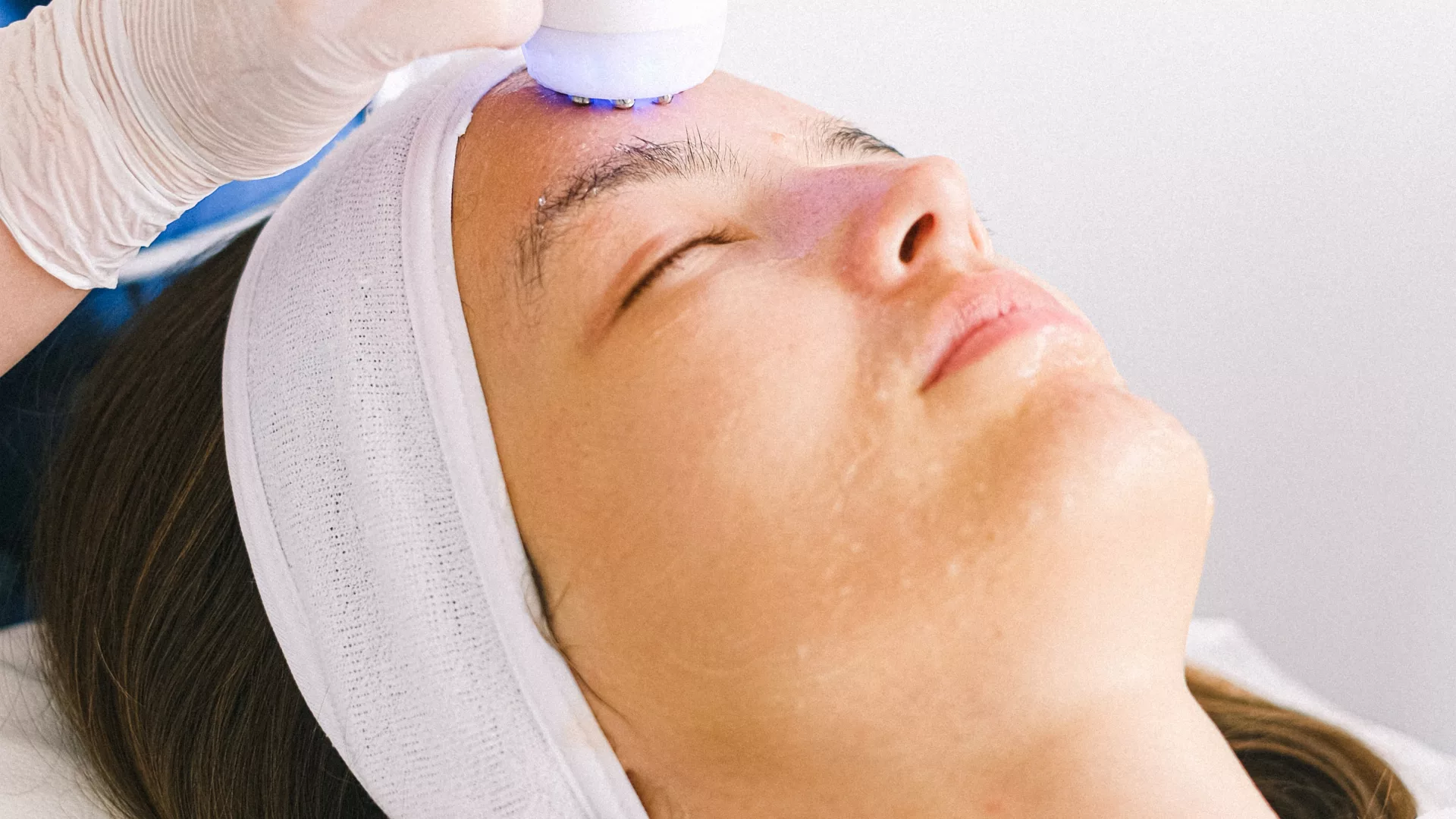 The Ultimate Guide to Spa Facials: Types, Benefits, and Facts